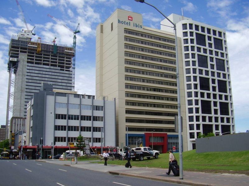 Hotel Indigo Brisbane City Centre, An Ihg Hotel المظهر الخارجي الصورة The hotel in 2007